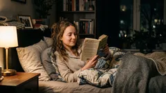 Doar 20 de minute de lectură înainte de culcare: un ritual simplu de seară, care acționează discret, dar eficient