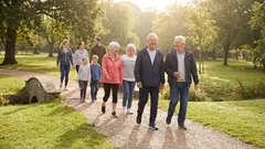 Fiecare pas contează: de ce o plimbare obișnuită este mai benefică decât un maraton