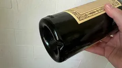 De ce se face, de fapt, adâncitura din partea de jos a sticlelor de vin și de șampanie